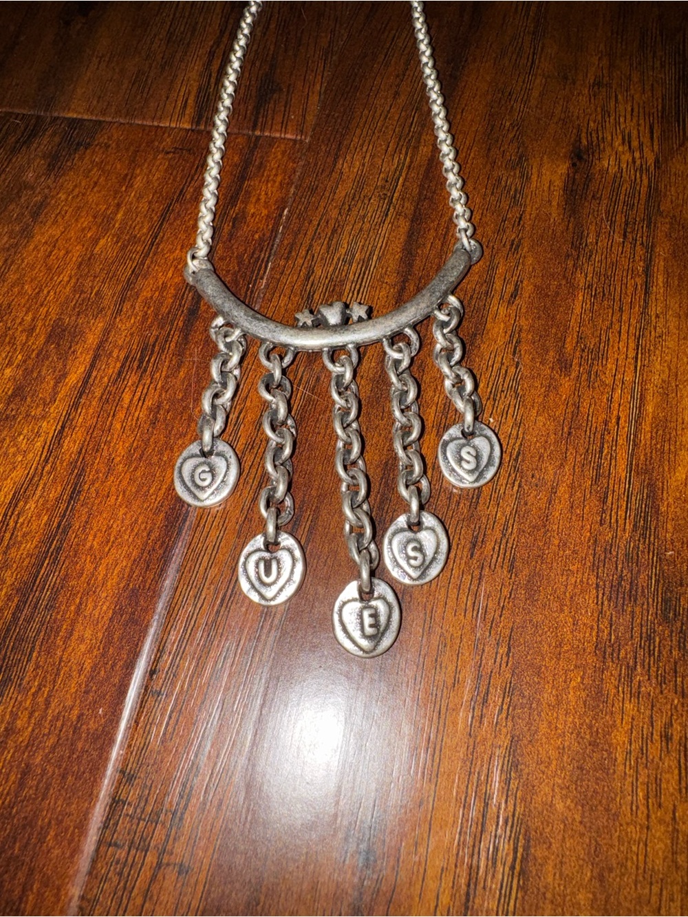 Gorgeous vintage Silver-Tone 'GUESS dangles Letter Charm Necklace never worn
